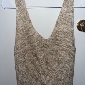 Can wear front or back knit top
